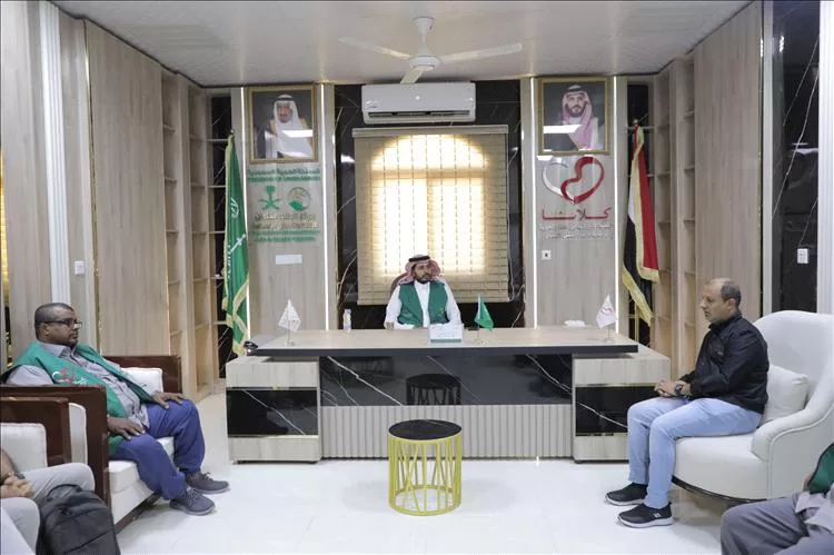 مدير المشروع يتابع سير العمل والتقرير الربعي السادس في مشروع تشغيل مركز فاطمة بابطين الطبي - سيئون