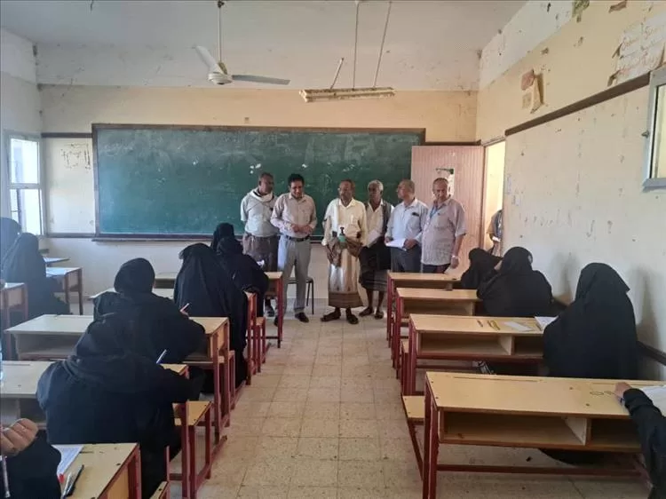 مدير عام موزع يدشن امتحانات الشهادة الثانوية العامة للعام الدراسي 2024-2025