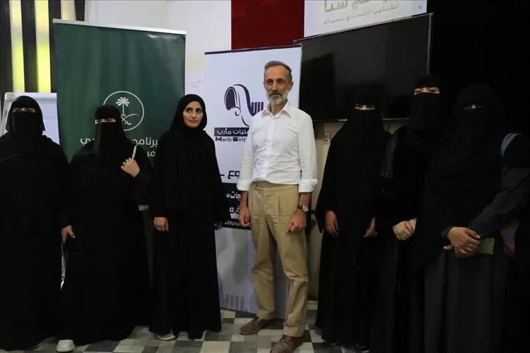 منسق الشؤون الإنسانية في اليمن يزور مؤسسة فتيات مأرب ويطّلع على تدخلاتها