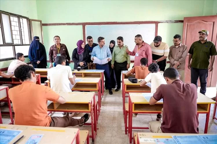 السلطة المحلية وإدارة التربية والتعليم بمديرية الشيخ عثمان يدشّنان امتحانات الثانوية العامة الوزارية للعام الدراسي 2024-2025م