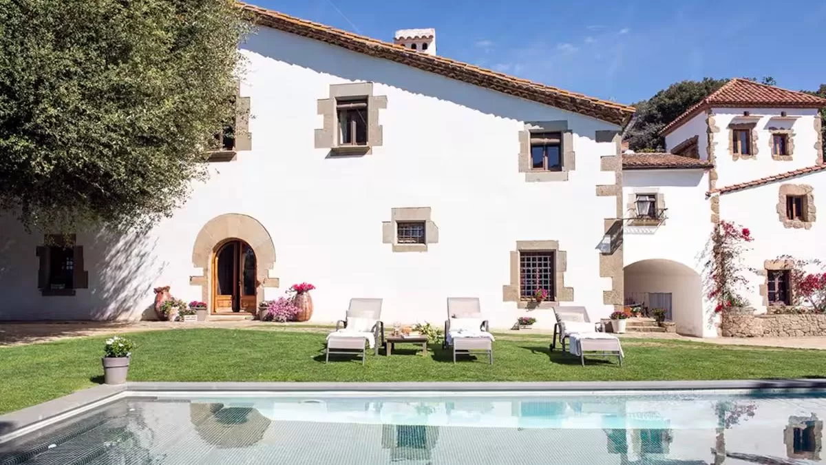 أفضل 15 شقة Airbnb في إسبانيا، من إيبيزا إلى سان