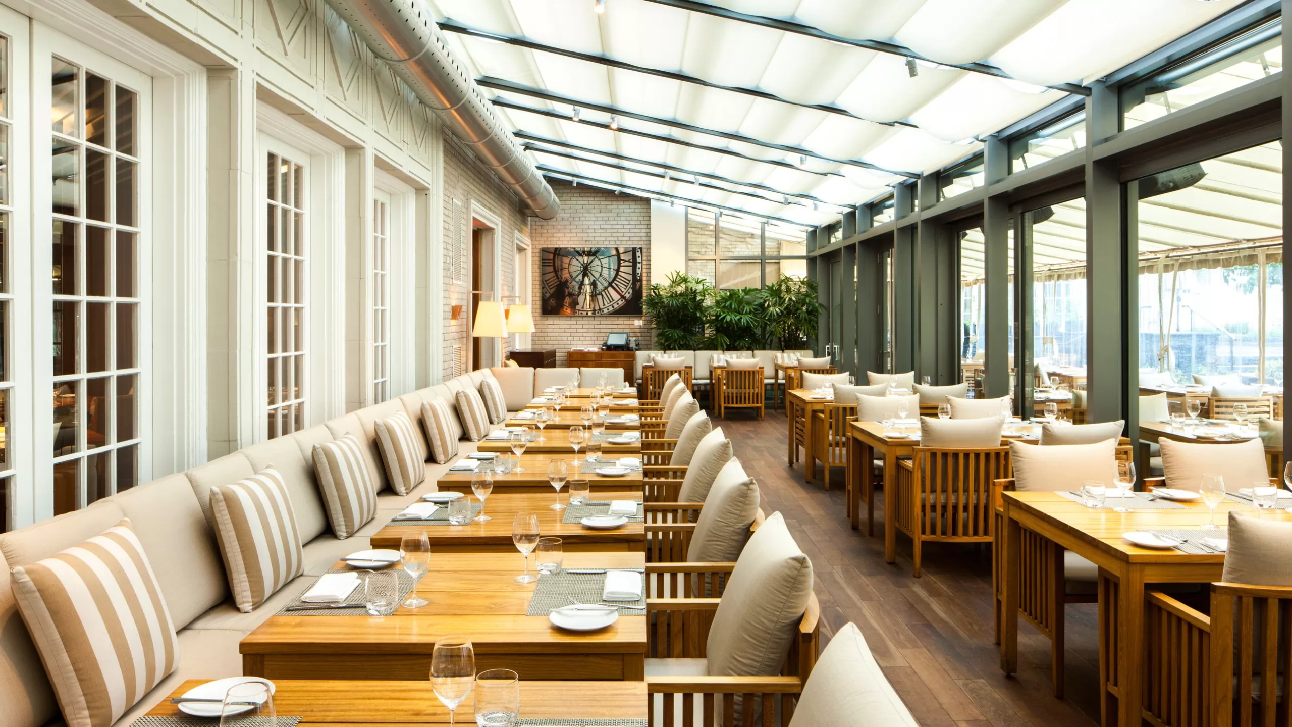 أفضل 28 مطعمًا في مونتريال فیتنامي، بوتين، وسندويش لحم البقر scaled