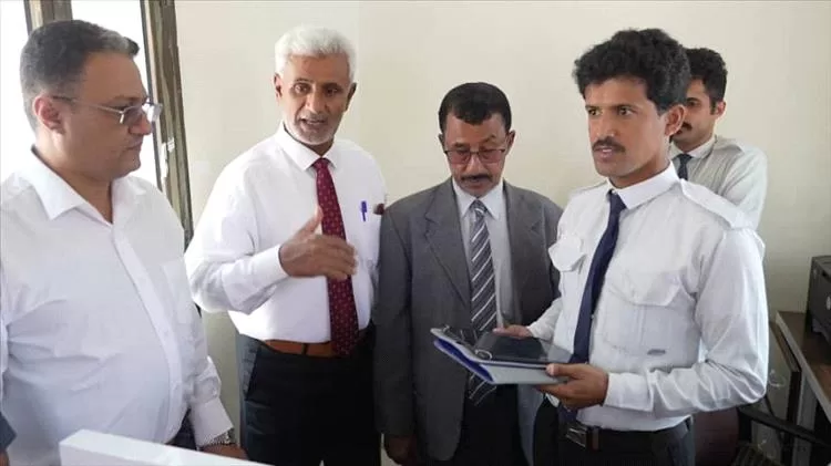 وكيل المهرة يدشن النظام الآلي في جمرك شحن