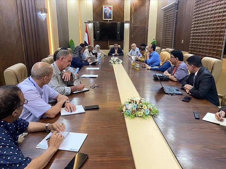 اجتماع موسع يناقش الوضع الصحي والوبائي