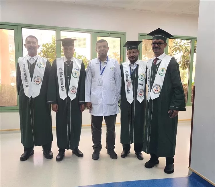 العمودي يهنئ خريجي الدفعة الأولى من طلاب دبلوم العناية المركزة والرعاية التنفسية