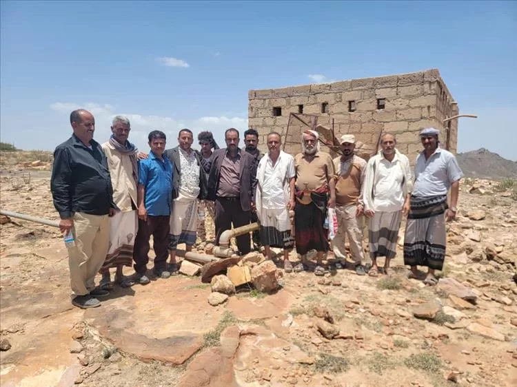 بدعم منظمة كير:- مدير عام قعطبة يتفقد مشروع مياه قريتي المدرج والجرب، بمريس