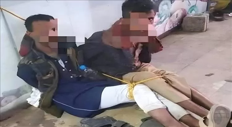 سرقة أحذية المصلّين تثير سخطاً شعبياً واسعاً.. وربط اللصوص أمام المسجد