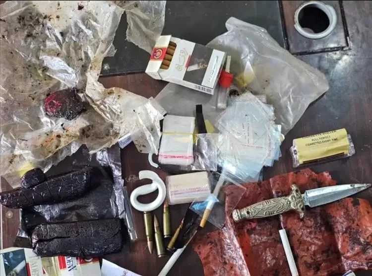 الأجهزة الأمنية بالشحر تضبط مروج مخدرات وبحوزته قنبلة يدوية