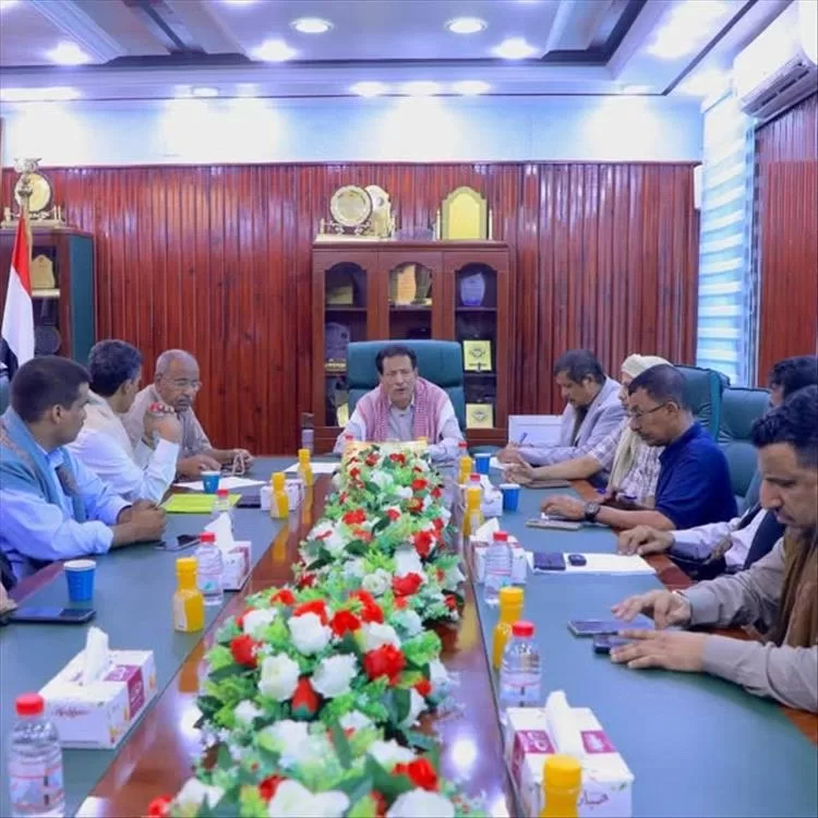 محافظ المهرة يترأس اجتماعاً استثنائياً لمناقشة أزمة الكهرباء في المحافظة ويقر عدد من المعالجات