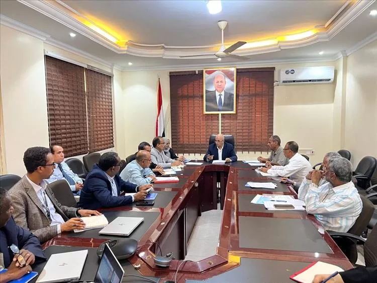 اجتماع برئاسة الشرجبي يناقش سير عمل لجنة مشروع سبل العيش المرنة والمستدامة في الريف