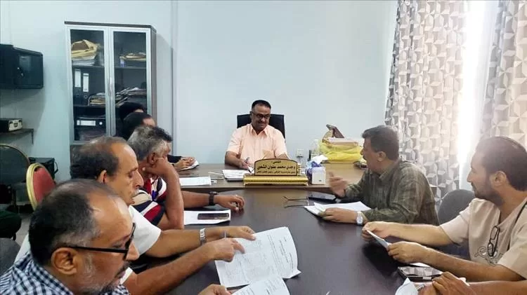 الشعبي يترأس اجتماعًا تنفيذيًا موسعًا ويكرم شخصيات مجتمعية بارزة في التواهي