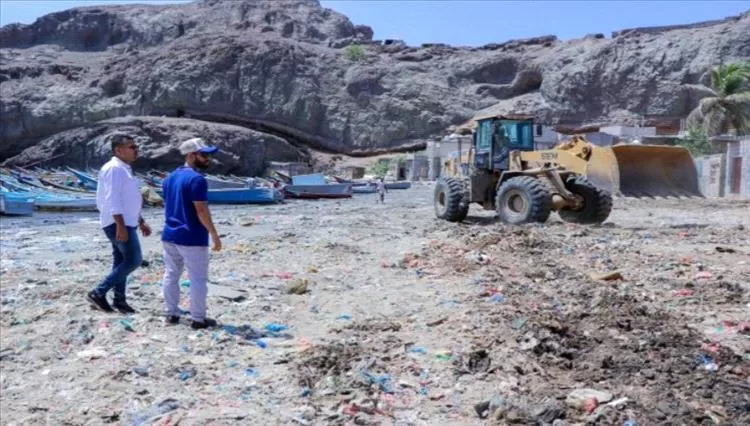 مدير عام صيرة يطّلع على سير حملة النظافة الشاملة في ساحل صيرة