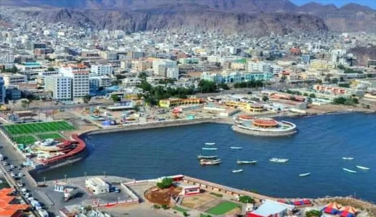 انقطاع الكهرباء لأكثر من 12 ساعة في حي الرصافي بعدن وسط تجاهل الجهات المعنية