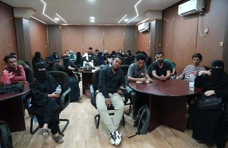 عدن.. طلاب كلية الإعلام ينفذون زيارة علمية إلى المركز الوطني