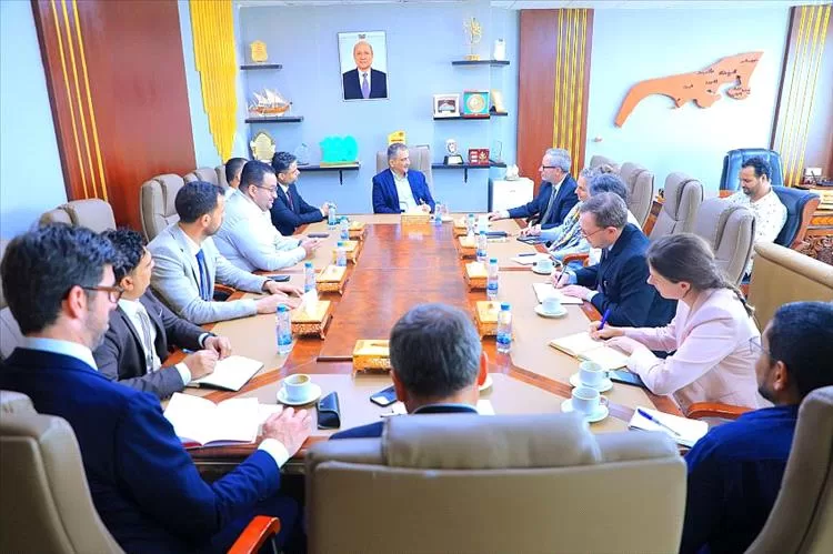 محافظ عدن يناقش تعزيز التعاون مع سفراء الاتحاد الأوروبي