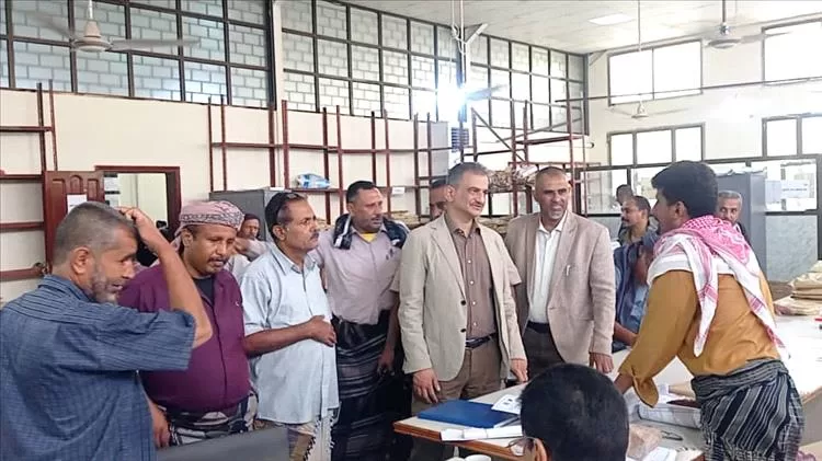 محافظ عدن يتفقد سير كنترول الثانوية العامة و يُشيد بجهود العاملين
