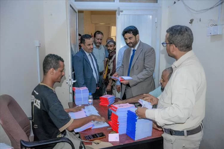 نائب وزير النقل يتفقد سير العمل في الهيئة العامة لتنظيم شؤون النقل البري