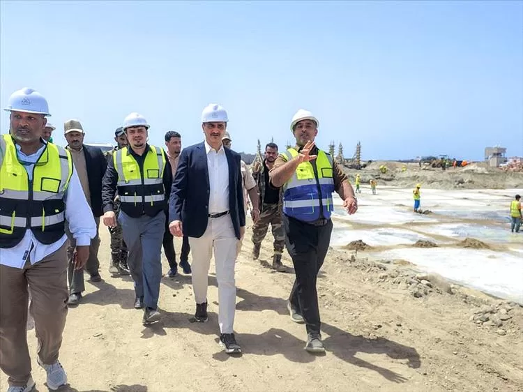 وزير الدولة محافظ عدن يطّلع على سير العمل في مشروع المستشفى الحديث