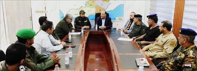 لقاء يجمع نائب وزير الصناعة ومدير أمن لحج لبحث تعزيز التنسيق الرقابي وتطبيق الأنظمة التجارية