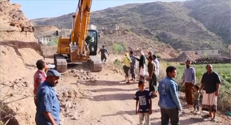 الضالع.. إستمرار أعمال الشق والتوسعة لطريق سيلة العروس الجهدعة الحصور