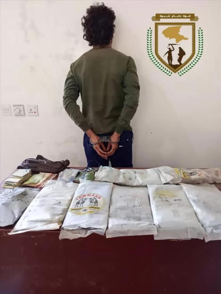 قوات دفاع شبوة تضبط كمية كبيرة من مادة الحشيش المخدر  متجه الى العاصمة عدن.