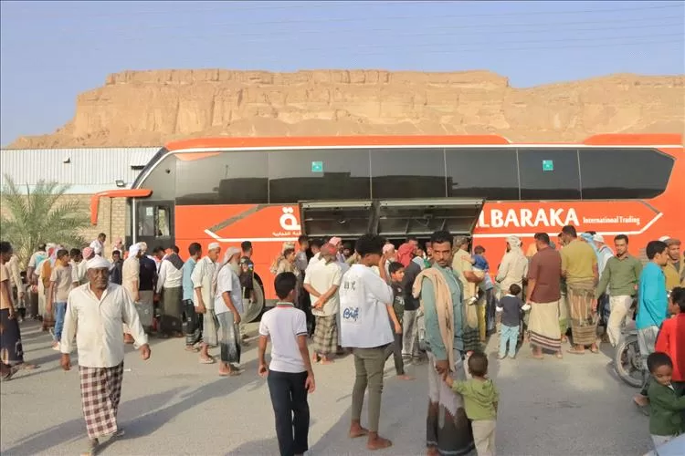 142 حاج يغادرون مدينة سيئون إلى بيت الله الحرام