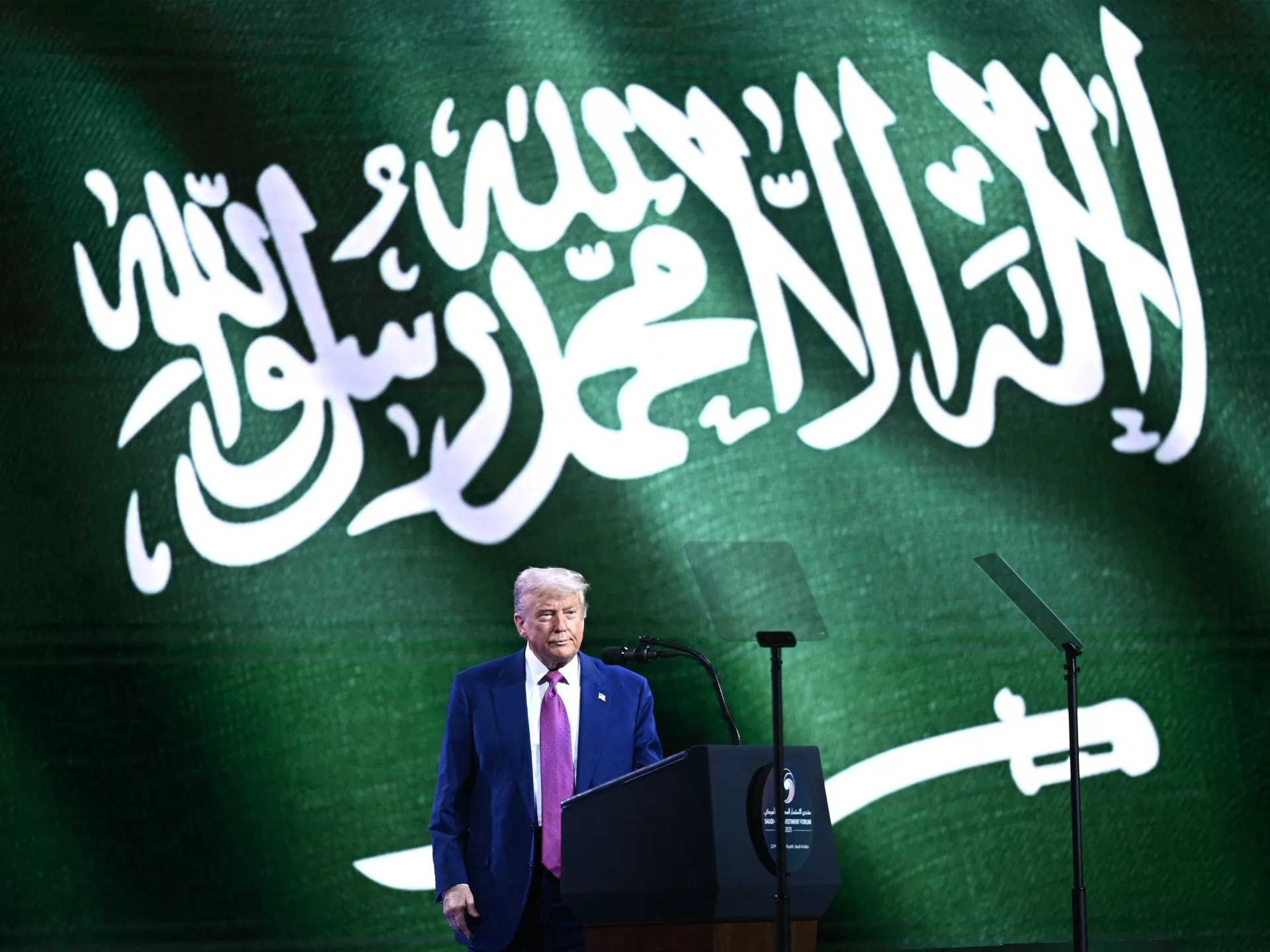 ترامب يتحدث عن الحوثيين ويتوعد إيران إذا رفضت الاتفاق النووي