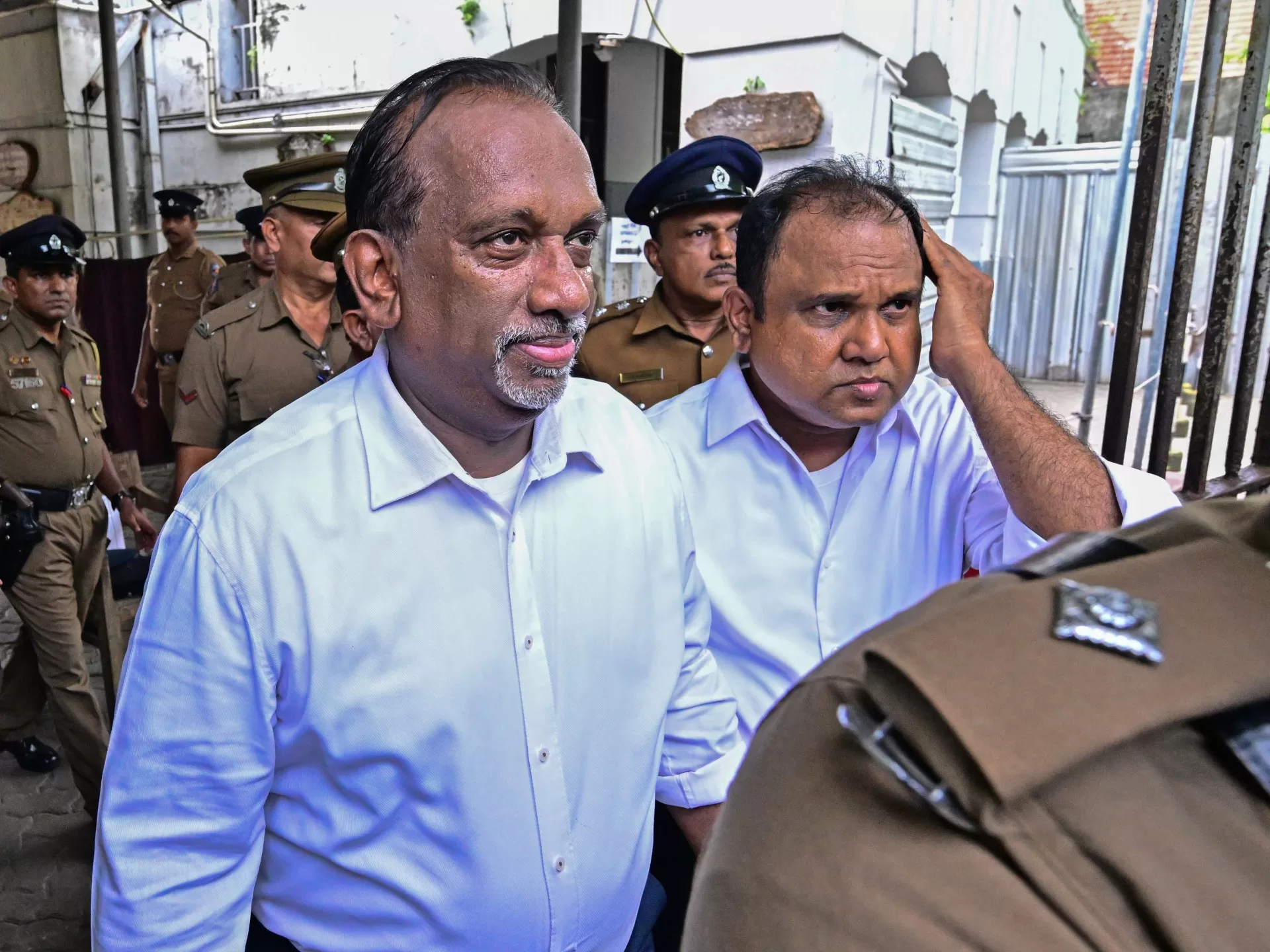 السجن مع الأشغال الشاقة لوزيرين في سريلانكا بتهمة الفساد