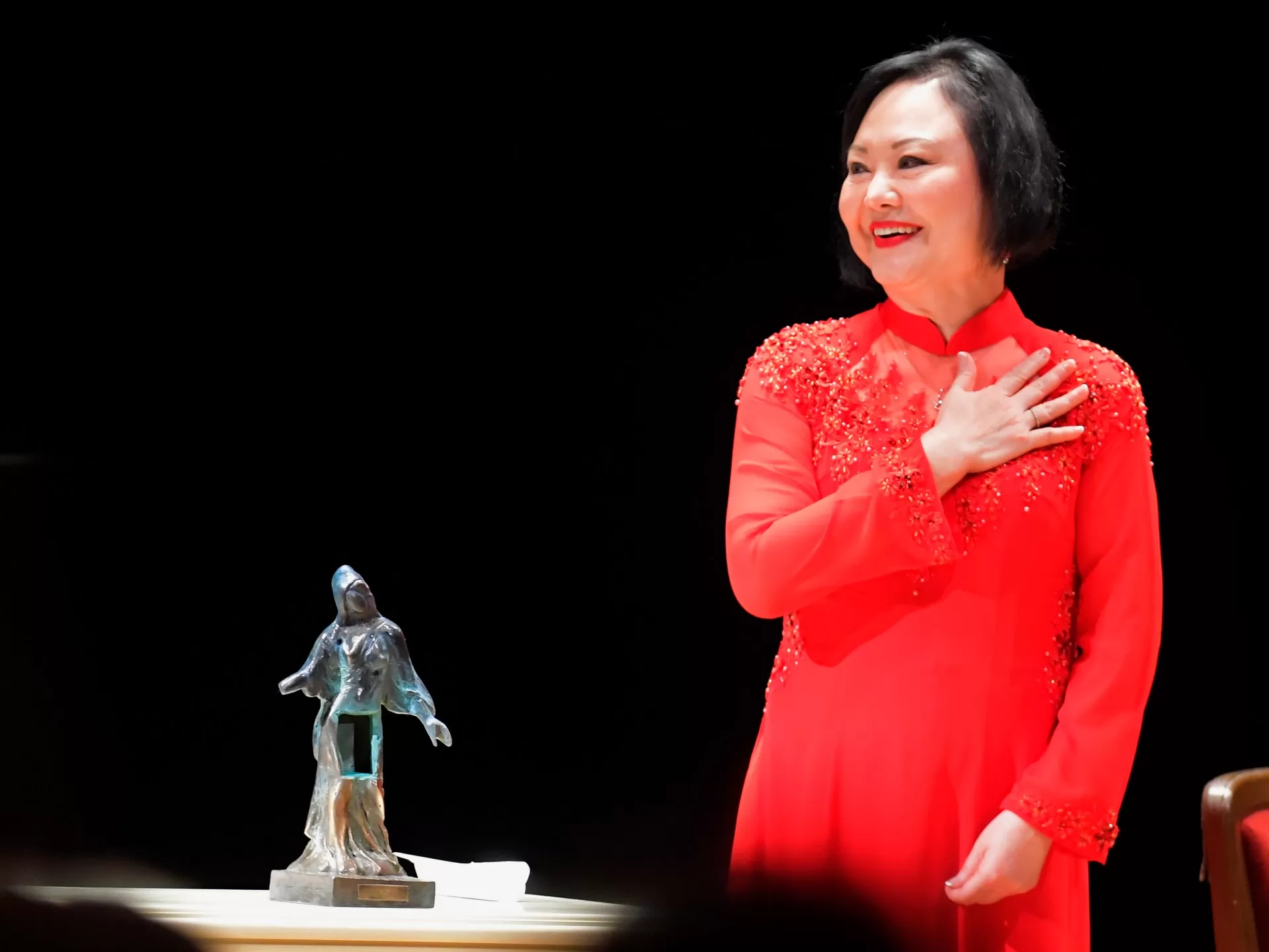 الفتاة الفيتنامية ضحية الحرب وسفيرة السلام