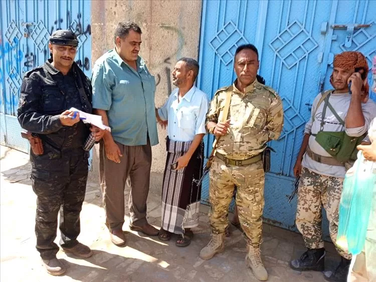 اليمن اليوم اخبار المحافظات السلطة المحلية بالمديرية يغلقون محلات