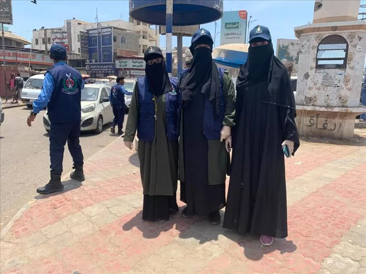 الشرطة النسائية تقتحم الميدان في “أنصار المرور” بعدن