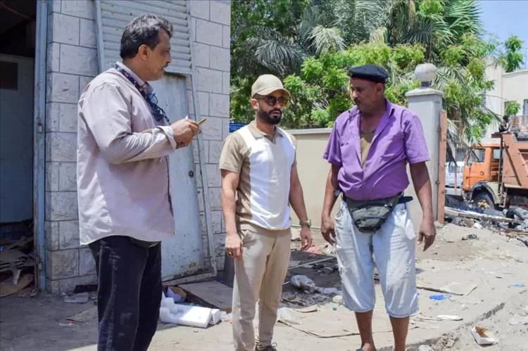 بن جرادي يتفقد أعمال تأهيل مضخة الصرف الصحي في مديرية صيرة بعدن