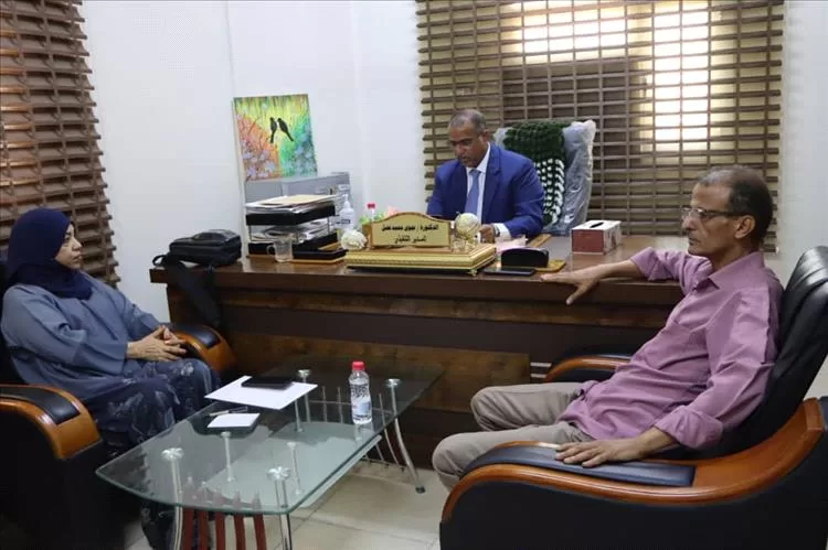 وزير الشؤون الاجتماعية يطّلع على سير العمل في صندوقي رعاية وتأهيل المعاقين والرعاية الاجتماعية بعدن