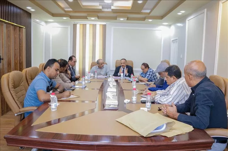 وزير النقل يناقش مع المستشار الفريق الصبيحي عدة قضايا متعلقة بمشروعي مطار عدن المستقبلي ومنفذ رأس العارة البحري