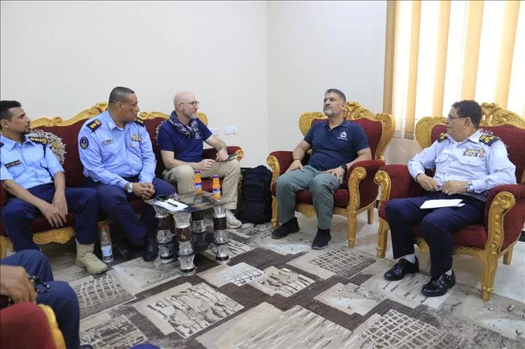 وفد من منظمة الإنتربول الدولي يزور مصلحتي الدفاع المدني وخفر السواحل وإدارة شرطة عدن لبحث تعزيز التعاون المشترك