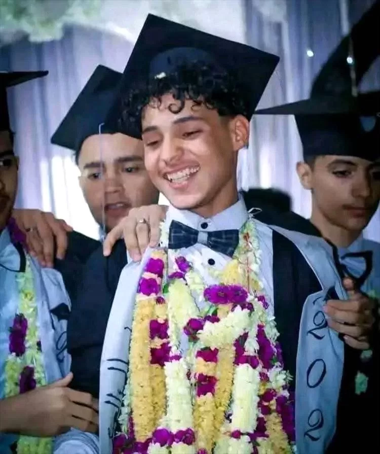 احتجاجات غاضبة في تعز للمطالبة بالقبض على قتلة الطالب مرسال عيدروس واستنكار لتقاعس الأجهزة الأمنية