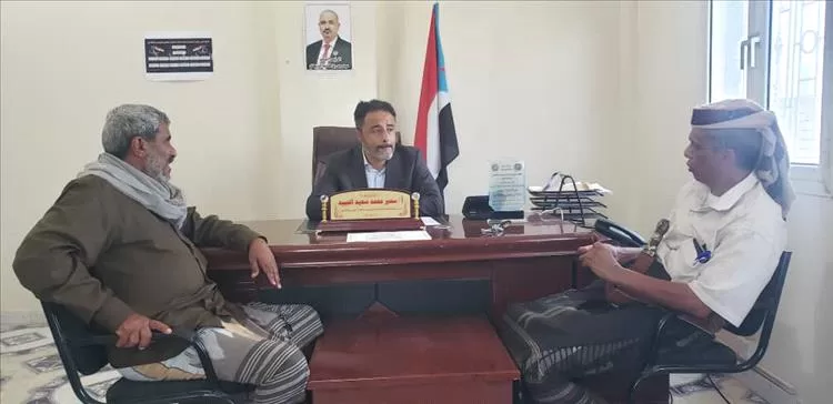 رئيس انتقالي أبين يلتقي مدير عام الوضيع ويبحث الأوضاع الخدمية بالمديرية