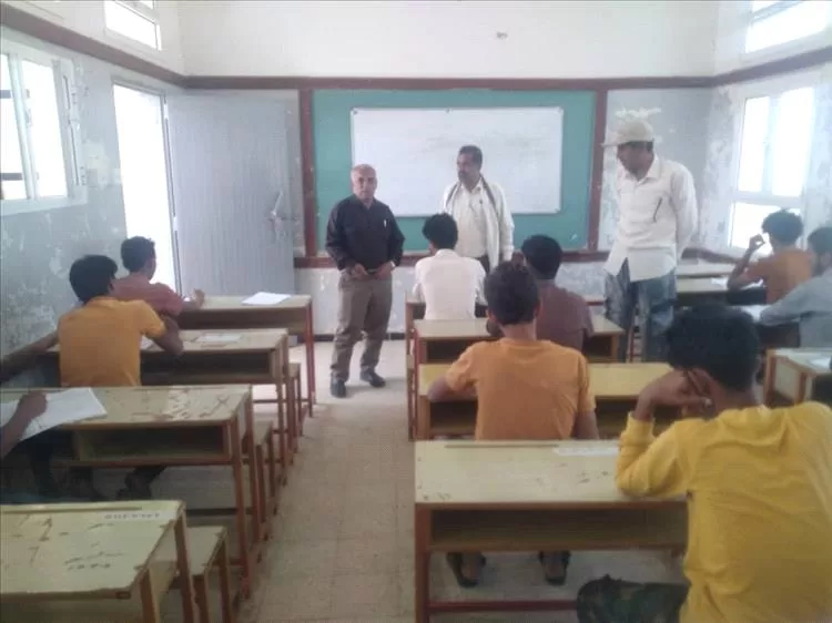 مدير تربية لودر يتفقد المراكز الاختبارية بثانويات الحضن واماجل والكيال