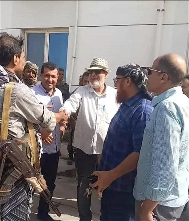 مسؤول في شركة أسمنت الوحدة بأبين يشيد بجهود الحملة الأمنية في تحرير 6 مدراء