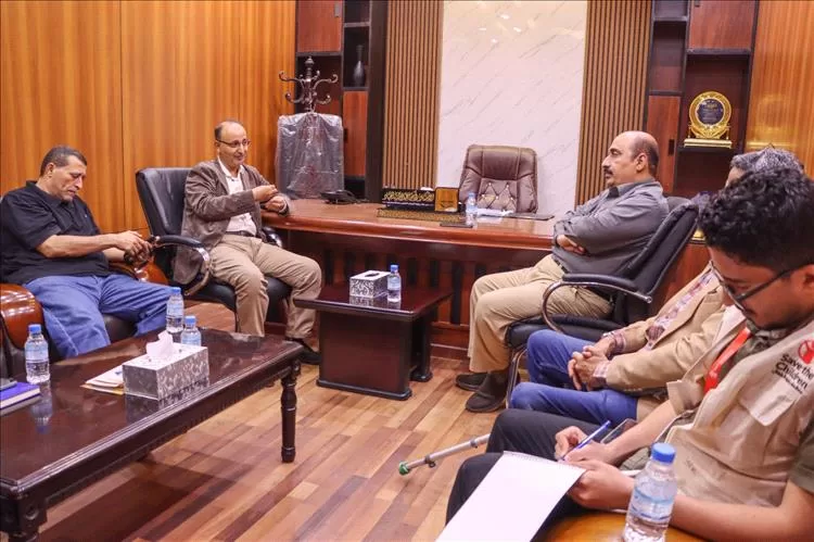 الوكيل قحطان وباعباد يناقشان مستوى متابعة وتقييم تنفيذ البرنامج التعويضي في مدارس تربية ساحل حضرموت