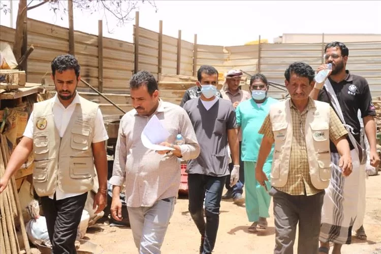 نزول ميداني مفاجئ للمحلات التجارية والمطاعم بميناء الوديعة البرّي لضبط الجودة والمواد منتهية الصلاحية والنظافة..