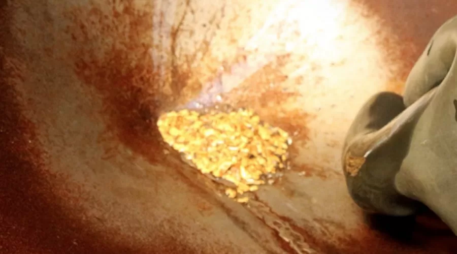 Artisanal gold mining. Image by planetGOLD Peru