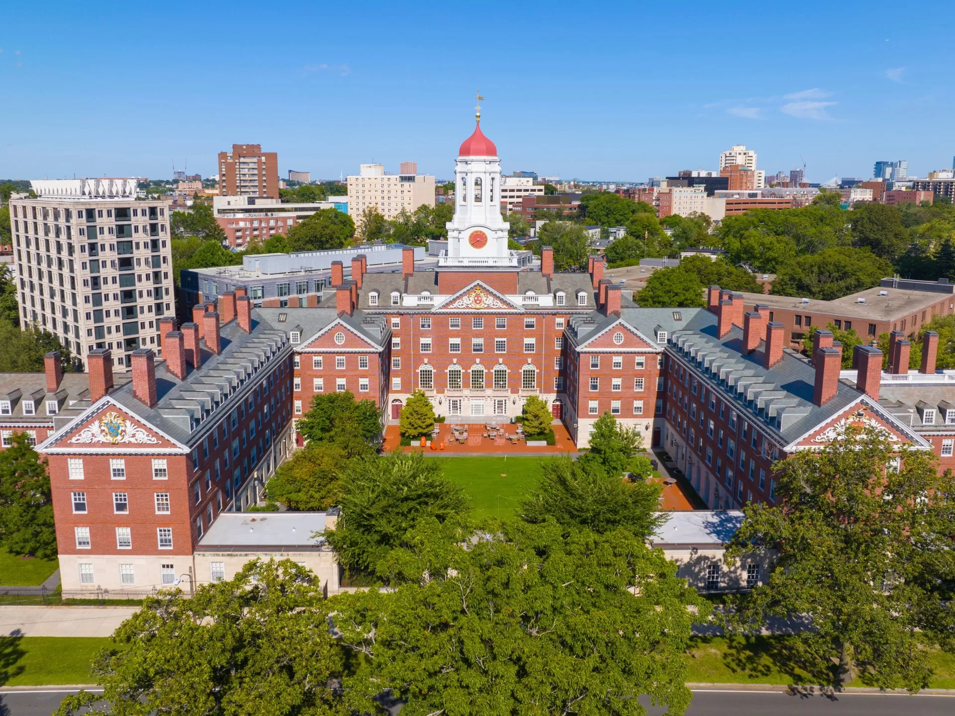 جامعات عالمية تتسابق لاستقطاب الطلاب بعد قيود ترامب على تأشيراتهم