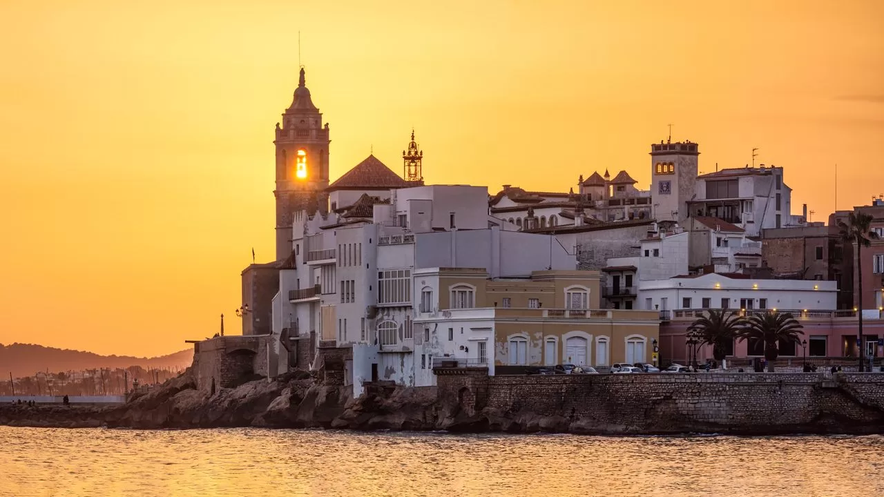 دليل أساسي للمرح ، إسبانيا جزيرة فاير كوستا دورادا