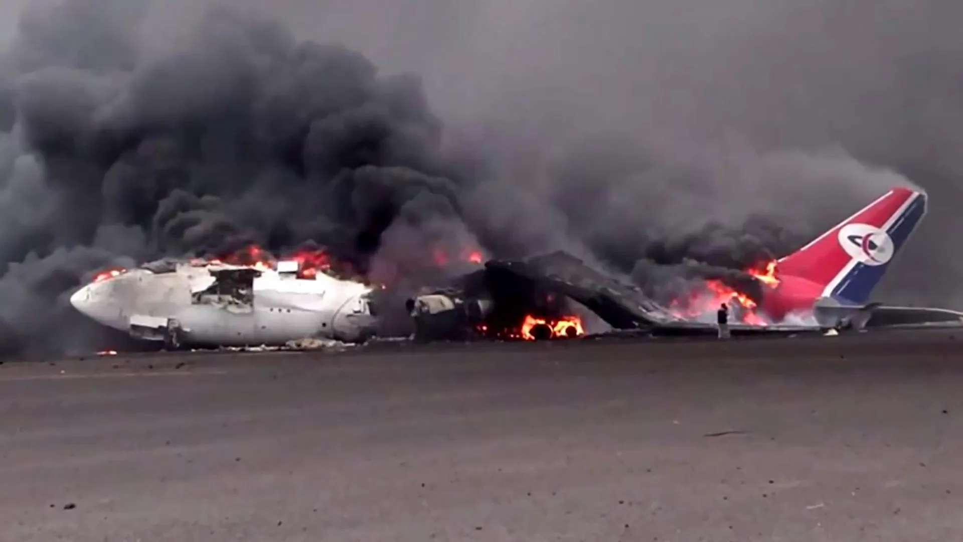 كيف كانت ردود الأفعال اليمنية على تدمير إسرائيل للطائرة الأخيرة في مطار صنعاء؟