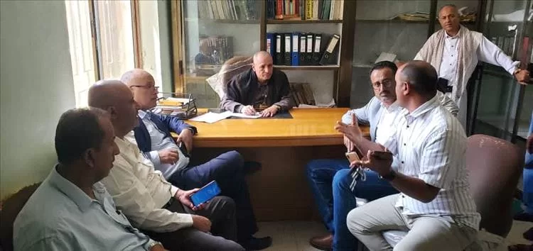 وكيل اول محافظة تعز يعقد اجتماع طارئ بمؤسسة المياه لمعالجة النقص الحاد للمياه في المدينة