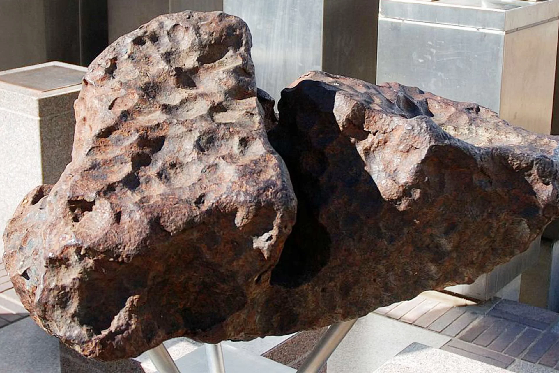 نيزك فضائي يكشف عن معادن “لم تُكتشف على الأرض من قبل”