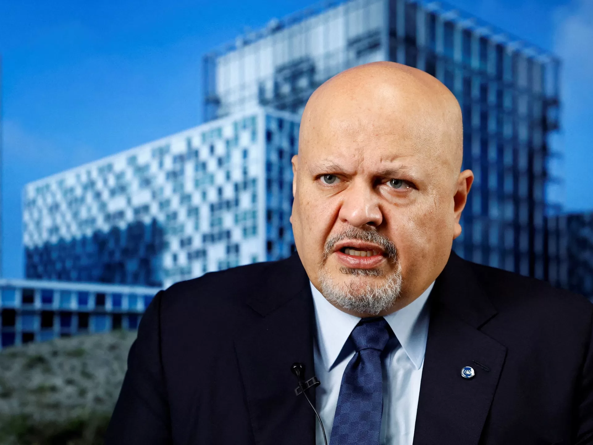 هل أجبروا كريم خان على التنحي؟