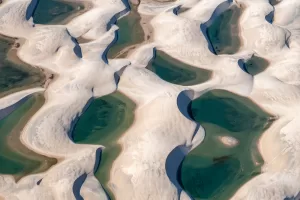 10 أفضل شواطئ في البرازيل لركوب الأمواج والرمال والسامبا