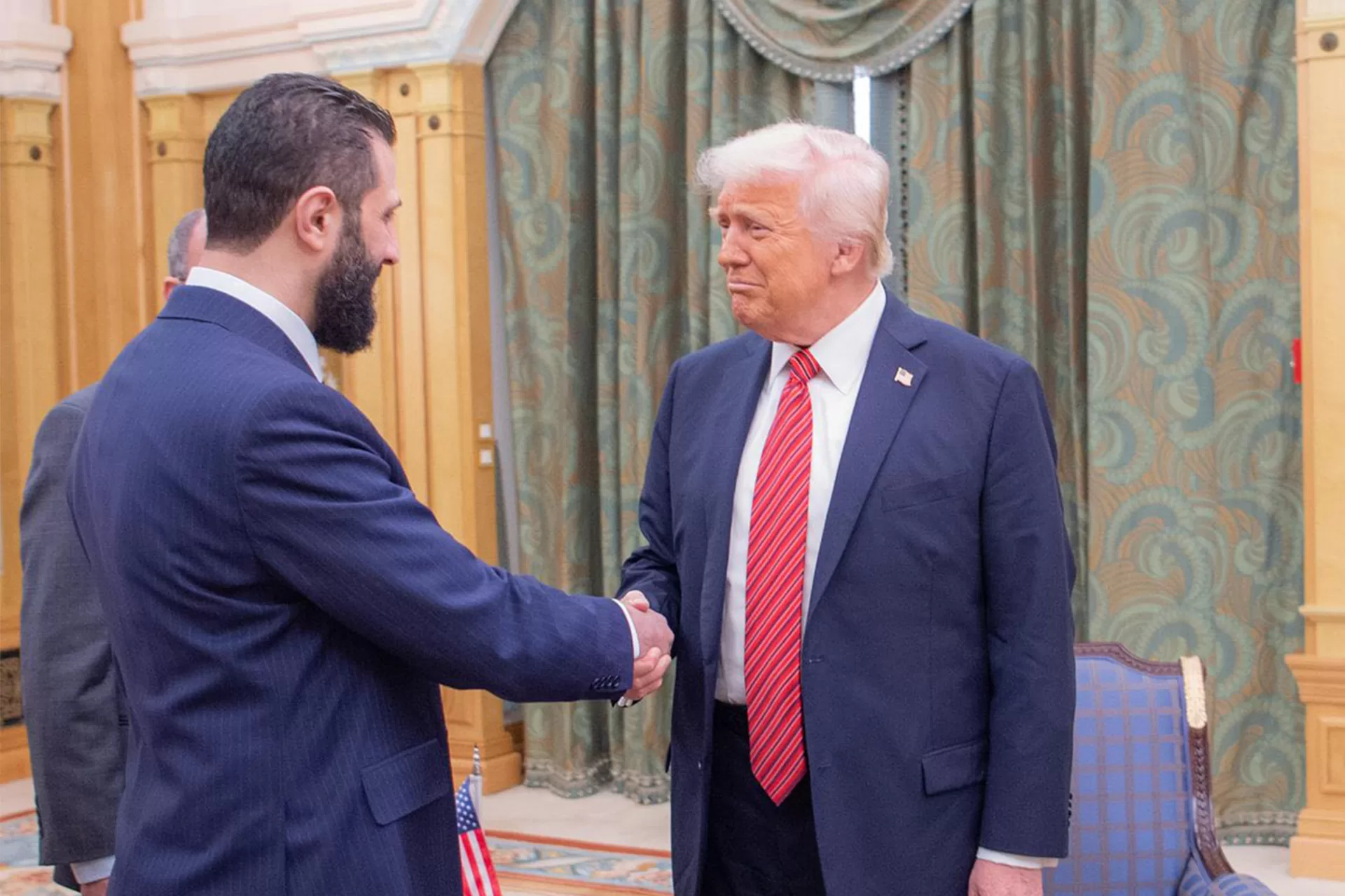 اللحظة التي أحدثت تحولًا في موقف ترامب من سوريا